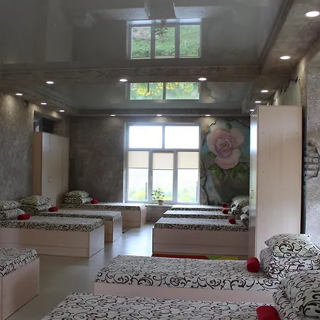 Scarlet Flower Guest house *